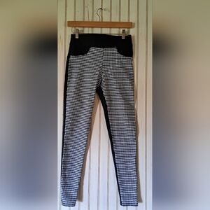 Slim Factor By Investments  Houndstooth Front Pattern Black Back Small Leggings